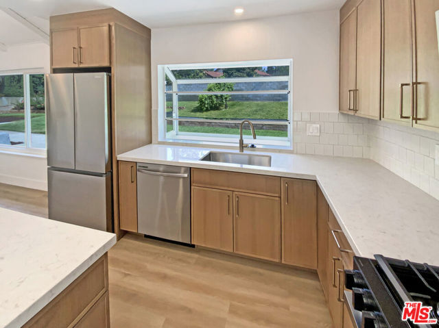 2230 La Crosse Circle, Claremont CA: https://media.crmls.org/mediaz/eba6d35d-5e3e-4711-b312-d25e1d7c8e1f.jpg