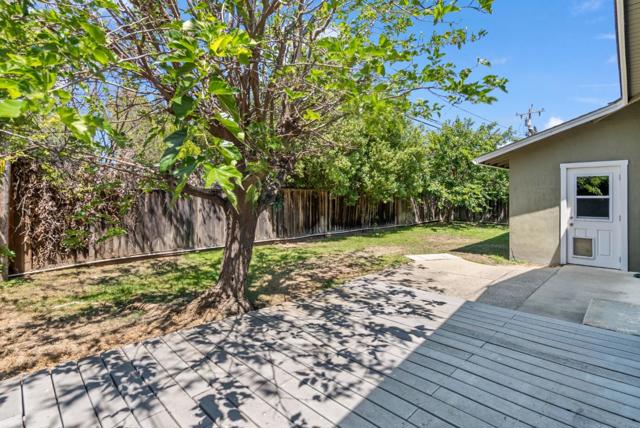 1638 Tyler Park Way, Mountain View CA: https://media.crmls.org/mediaz/eba74afb-930c-4570-bda9-ea1d1726815d.jpg