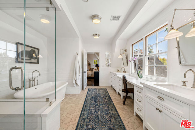 233 S Saltair Avenue, Los Angeles CA: https://media.crmls.org/mediaz/eba75fbf-4aae-4f69-b2c4-07f84c8a3009.jpg