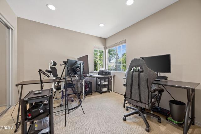 5004 Ladera Vista Drive, Camarillo CA: https://media.crmls.org/mediaz/eba76f4c-5336-48c5-b43e-9655a0f27b0f.jpg