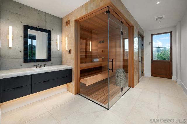 4728 El Aspecto, Rancho Santa Fe CA: https://media.crmls.org/mediaz/eba7a0f4-093d-4630-b65a-7adba9bd8461.jpg