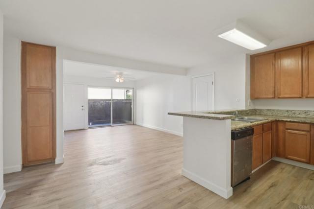 Detail Gallery Image 10 of 28 For 3454 Castle Glen Dr #114,  San Diego,  CA 92123 - 4 Beds | 2 Baths