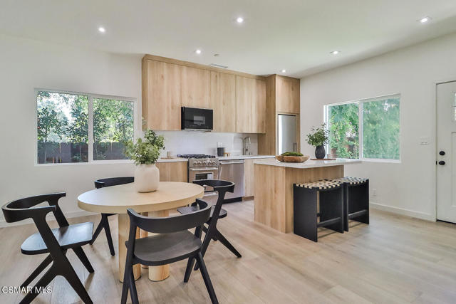 514 W Washington Boulevard, Pasadena CA: https://media.crmls.org/mediaz/eba83214-20a9-4862-a03e-3f2d428066a0.jpg
