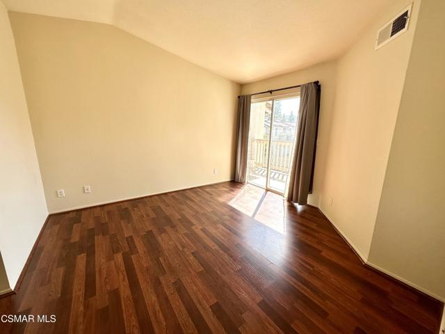 672 Indian Oak Lane, Oak Park CA: https://media.crmls.org/mediaz/eba8685c-c824-4c68-b736-98560891abb8.jpg