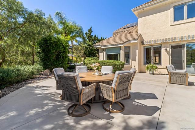 17941 Vista Lomas Dr, Poway CA: https://media.crmls.org/mediaz/eba8793d-ab08-4ae3-a9e5-8e8b98db51b7.jpg