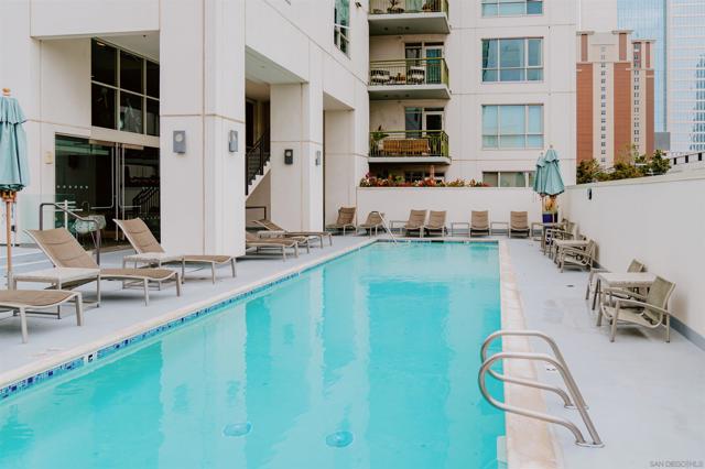 1240 India St, San Diego CA: https://media.crmls.org/mediaz/eba8b0b8-5d40-4bd8-80bd-7599a35d27a8.jpg