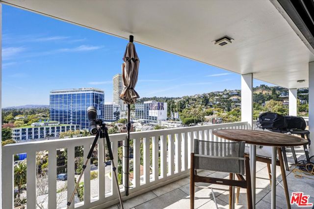 999 N Doheny Drive, West Hollywood CA: https://media.crmls.org/mediaz/eba94d9c-39aa-411b-9ab1-002bd68d34f4.jpg