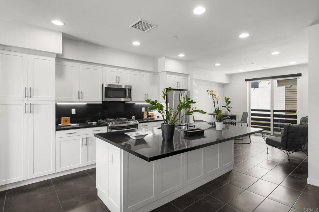 2563 State Street - photo 6