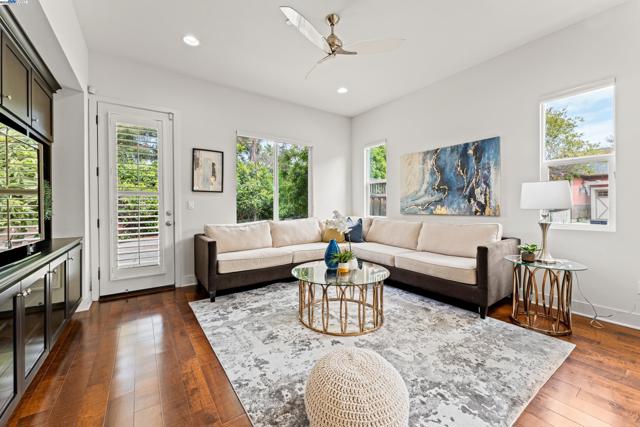 35607 Embassy Common, Fremont CA: https://media.crmls.org/mediaz/eba99ea0-abad-4be9-bc2d-595149f915e6.jpg