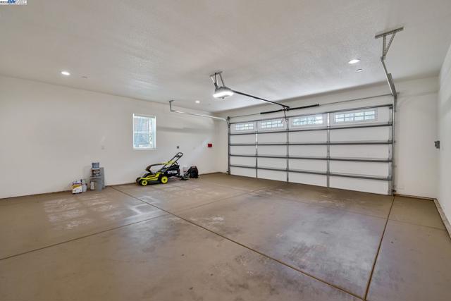 5579 Glen Dr, Foresthill CA: https://media.crmls.org/mediaz/ebaa0b6d-5796-4856-84e3-81e3a97f2886.jpg