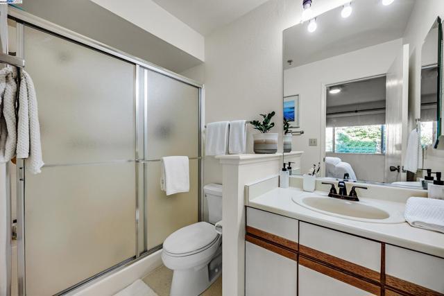 2719 Oak Rd, Walnut Creek CA: https://media.crmls.org/mediaz/ebaa5a06-bb70-43d3-a9ad-7072e6b2aaa3.jpg