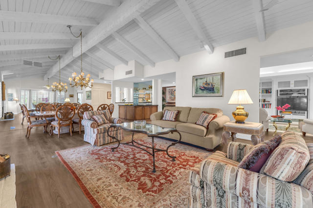 5 Stanford Drive, Rancho Mirage CA: https://media.crmls.org/mediaz/ebaab6c4-bf4e-458a-83a4-2d4e1a70520d.jpg