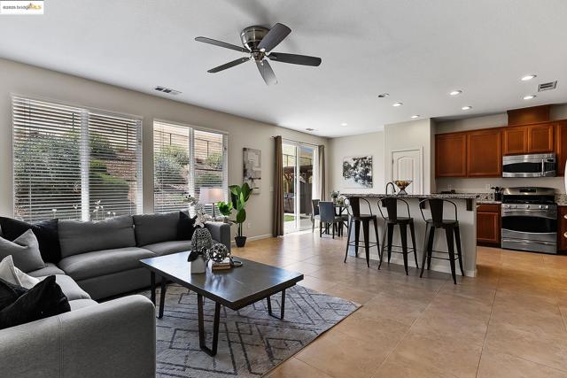 3680 Mallard Ct, Antioch CA: https://media.crmls.org/mediaz/ebaaeb41-b24e-46af-9fa8-02ba2aa0ffbe.jpg