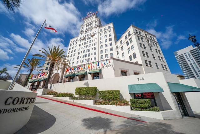 702 Ash St, San Diego CA: https://media.crmls.org/mediaz/ebaafcb2-69cc-43fc-8c05-6864ed2fda4c.jpg