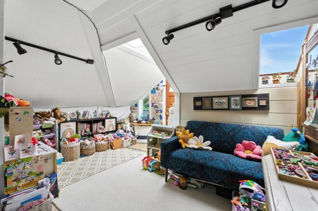 575 Myrtle Street, Half Moon Bay CA: https://media.crmls.org/mediaz/ebab0d28-8d57-4d26-b5ea-688dd855b831.jpg