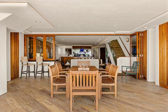 Image 39 of 52 For 2617 Ocean Front Walk