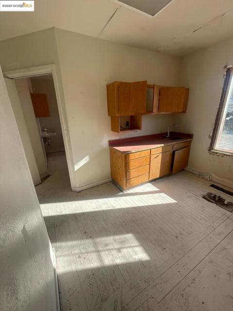 2890 Concord BLVD, Concord CA: https://media.crmls.org/mediaz/ebabcd14-73d8-4c79-a25c-cd33abe99aaa.jpg