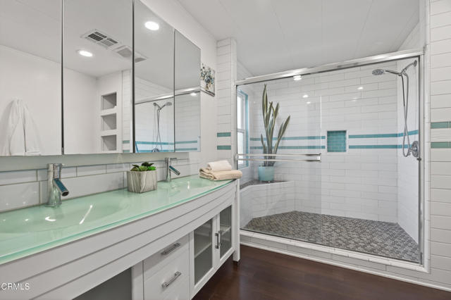 5540 W 5TH Street, Oxnard CA: https://media.crmls.org/mediaz/ebac2c4e-5c28-4658-aebb-5a9c0f9dd159.jpg