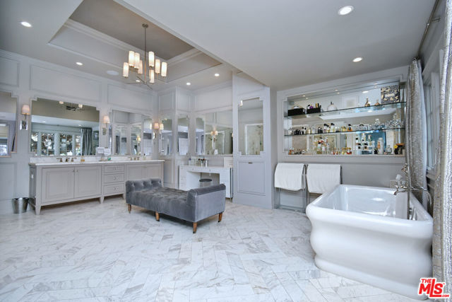 29105 Old Mill Creek, Agoura Hills CA: https://media.crmls.org/mediaz/ebac5a57-e87a-495a-8c40-d6339bddc77b.jpg