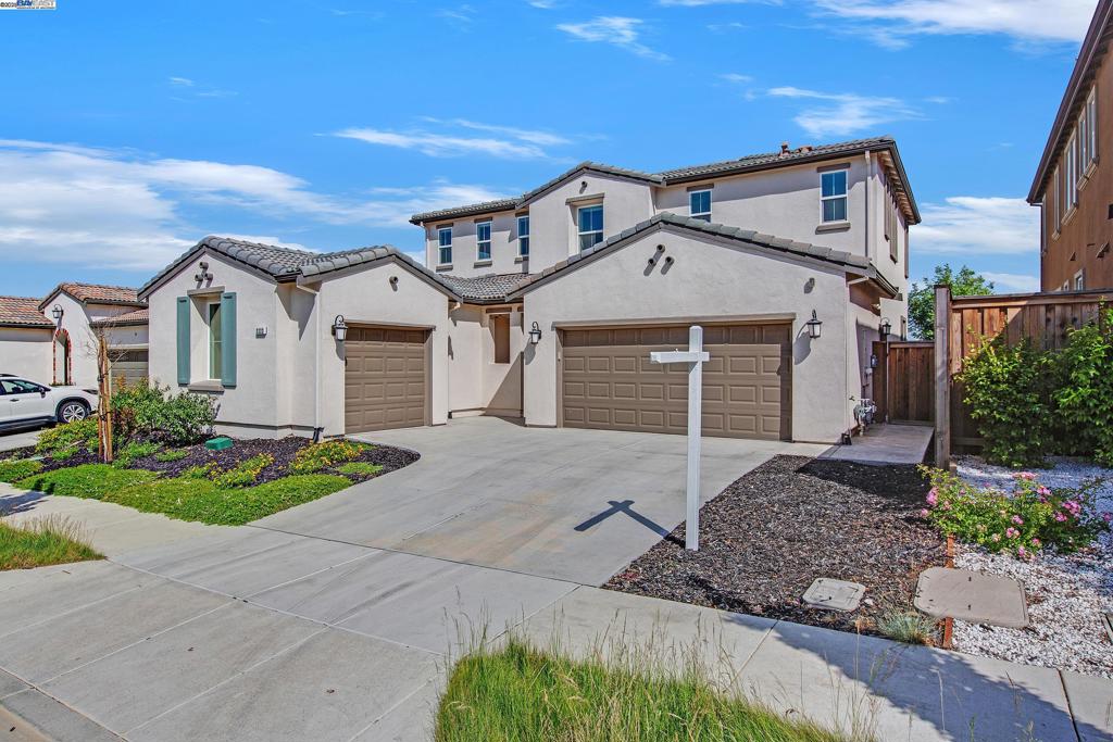 2222 Davie Pl