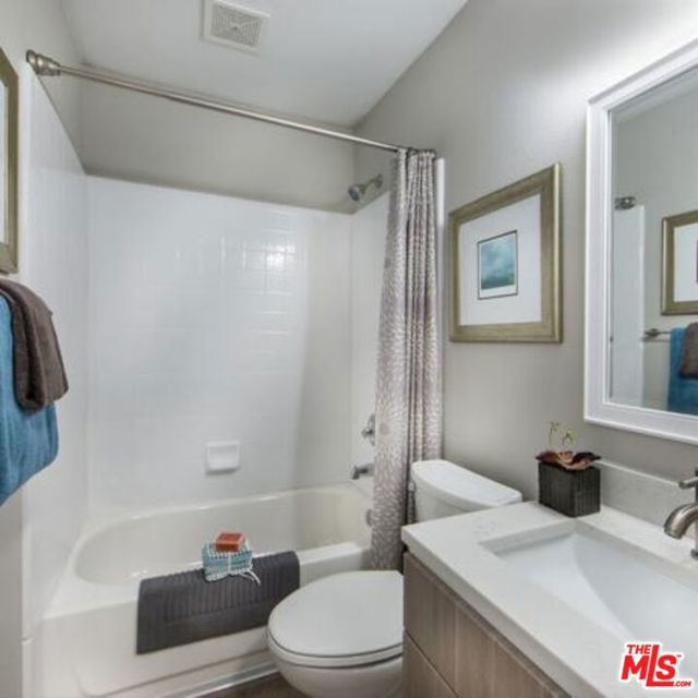 6600 Beachview Drive, Rancho Palos Verdes CA: https://media.crmls.org/mediaz/ebac9004-7c5a-41b2-a99c-0384b641e8e5.jpg