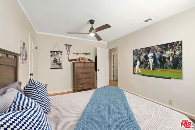 521 S Parish Place, Burbank CA: https://media.crmls.org/mediaz/ebad2dcf-8594-4444-9734-848fc519bcec.jpg