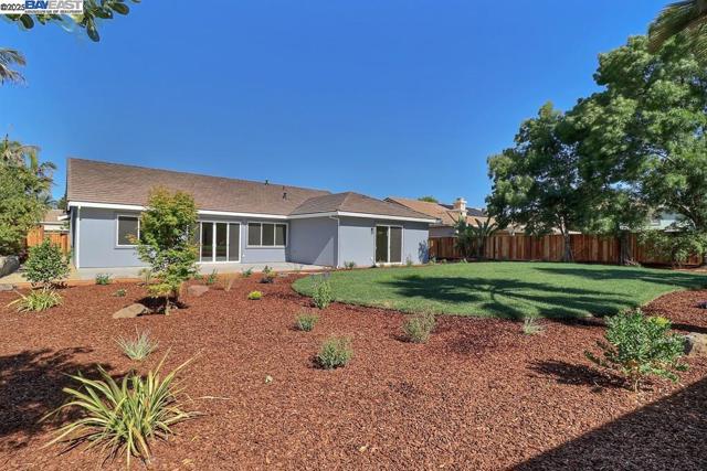 5232 Henderson Ct, Antioch CA: https://media.crmls.org/mediaz/ebad5350-68f8-419a-ac11-4adeac1b2c27.jpg