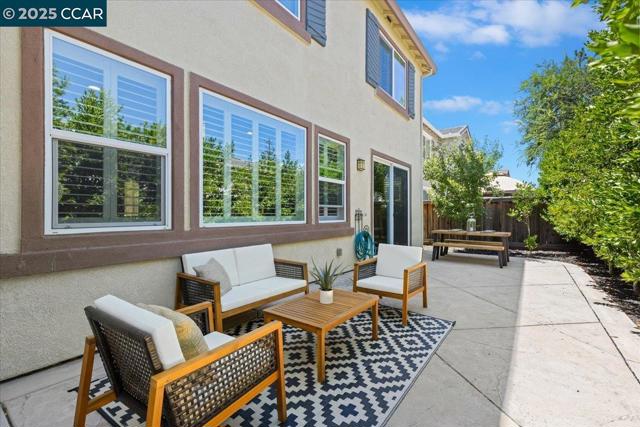 2097 Salice Way, Brentwood CA: https://media.crmls.org/mediaz/ebad766f-4ae1-4dc8-9d9e-d19dbfa6f800.jpg