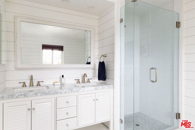 26533 Ocean View Drive, Malibu CA: https://media.crmls.org/mediaz/ebadedde-f78d-4a64-952c-562488100113.jpg