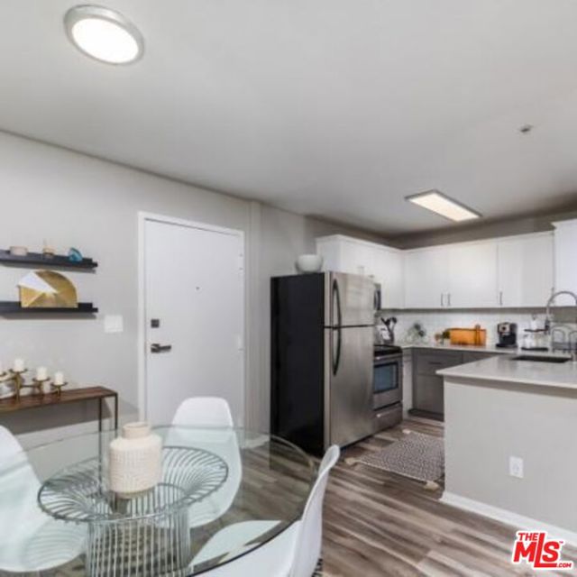 245 PINE Avenue, Long Beach CA: https://media.crmls.org/mediaz/ebae99a9-5f6c-472b-89b0-5125b0755e5c.jpg