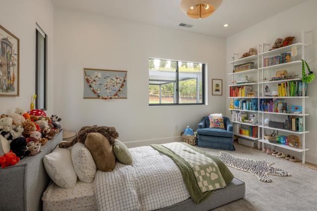 16827 Via De La Valle, Rancho Santa Fe CA: https://media.crmls.org/mediaz/ebaeabdb-9b49-478e-88c1-8daf8b575c74.jpg