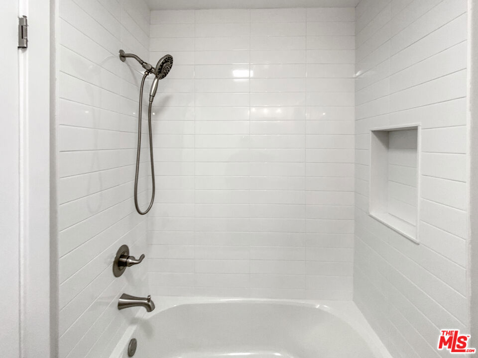 https://media.crmls.org/mediaz/ebaecdb0-7b2e-4967-85ea-adb09ff24931.jpg?preset=X-Large