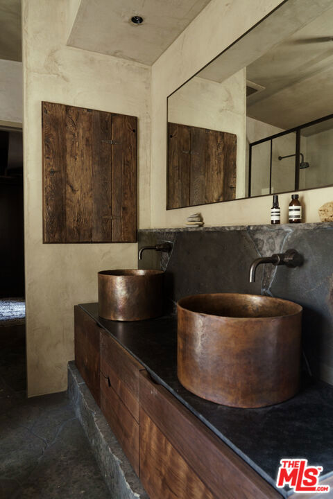 225 Powderhorn Ranch Road, Topanga CA: https://media.crmls.org/mediaz/ebaedaed-f202-4ce0-b119-f27e8b68a6cd.jpg
