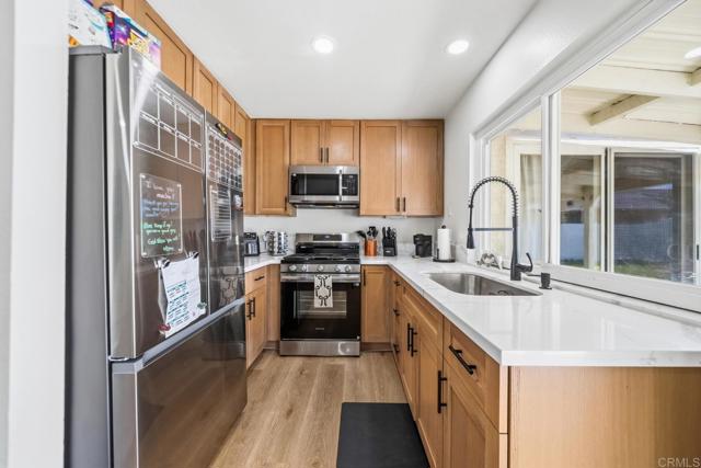 Detail Gallery Image 2 of 27 For 10461 Stanfield Cir, San Diego,  CA 92126 - 3 Beds | 2 Baths