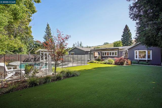 12994 Hawkins Dr, San Ramon CA: https://media.crmls.org/mediaz/ebaf7dd6-c8de-4cdd-93f4-c84233a40ad7.jpg