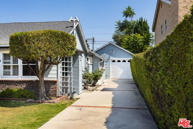14755 Huston Street, Sherman Oaks CA: https://media.crmls.org/mediaz/ebafa526-97c8-4237-9d25-a0f0c7d7feaf.jpg