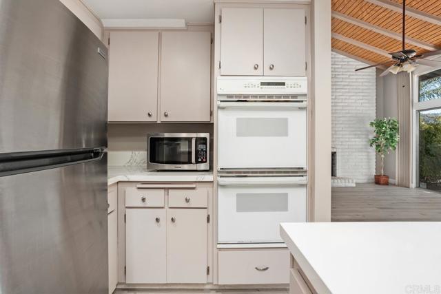 3404 Oak Cliff Dr, Fallbrook CA: https://media.crmls.org/mediaz/ebafb892-4ee9-499b-89b0-4771b11af8bb.jpg