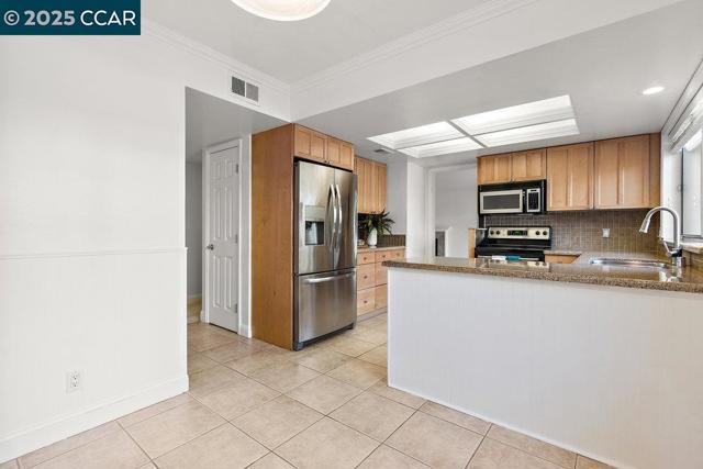 1617 Ptarmigan Dr, Walnut Creek CA: https://media.crmls.org/mediaz/ebafe2a4-cea5-49b1-b7a8-6cc3fad9dddb.jpg