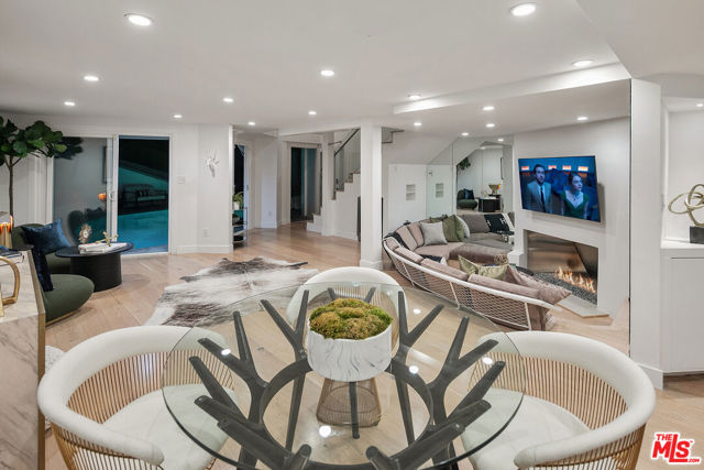1415 Braeridge Drive, Beverly Hills CA: https://media.crmls.org/mediaz/ebb011ab-5adb-4594-98b1-79dc9386280b.jpg