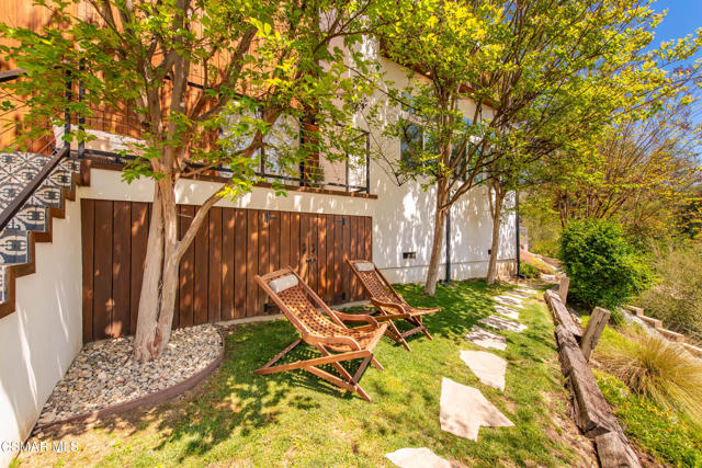 28333 Foothill Drive, Agoura Hills CA: https://media.crmls.org/mediaz/ebb034cb-46de-4b5a-97e1-023416cdfd71.jpg