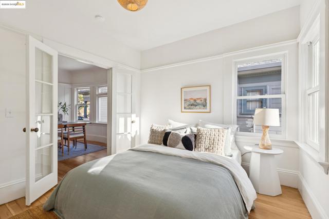 1532 Walnut St, Berkeley CA: https://media.crmls.org/mediaz/ebb07d72-67dc-4c0a-a59f-a081f3d43df9.jpg