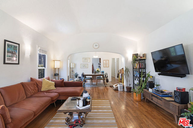 500 N Alta Vista Boulevard, Los Angeles CA: https://media.crmls.org/mediaz/ebb0d060-8b34-4957-af95-bdfbbbba898a.jpg