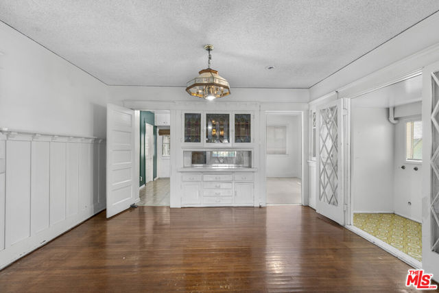 219 S Avenue 60, Los Angeles CA: https://media.crmls.org/mediaz/ebb1619a-7e09-454c-ad9e-7bb636ceb442.jpg