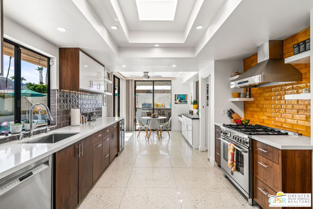 1404 E Sierra Way, Palm Springs CA: https://media.crmls.org/mediaz/ebb17097-19fc-4018-8e9a-a657b7258dfb.jpg