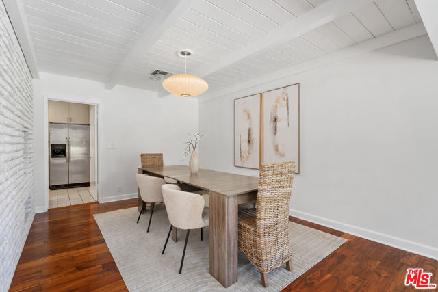 4450 Coronet Drive, Encino CA: https://media.crmls.org/mediaz/ebb18985-71d6-47a1-89bb-fe3e76399793.jpg