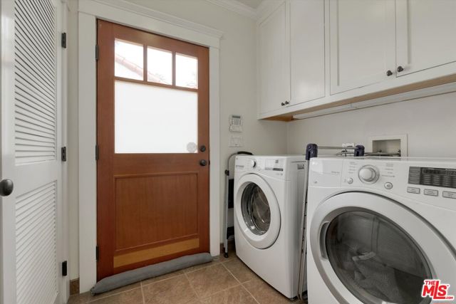 933 W Venezia Avenue, Venice CA: https://media.crmls.org/mediaz/ebb1d441-2b6f-4aba-b9fb-bec7ed96073f.jpg