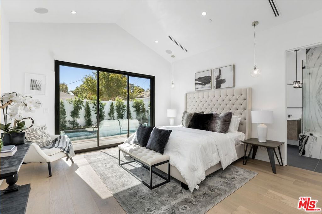 https://media.crmls.org/mediaz/ebb1e5b1-da20-4d45-acfe-4c27817e9909.jpg?preset=X-Large