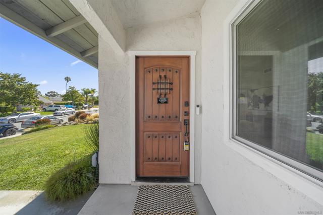9480 Avenida Acero, Spring Valley CA: https://media.crmls.org/mediaz/ebb22274-4b53-4192-bcad-93d8fd05134e.jpg