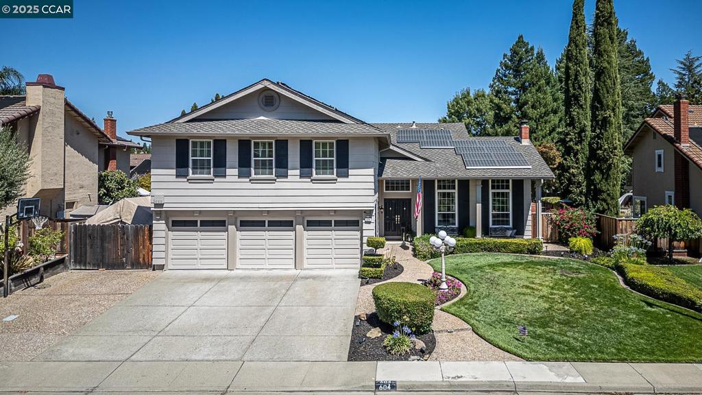 604 Lomond Cir