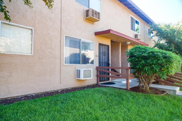 9719 WINTERGARDENS BLVD, Lakeside CA: https://media.crmls.org/mediaz/ebb23f3c-c037-4f7e-88a7-edd456f6e26d.jpg